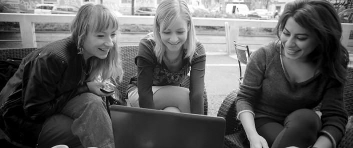 girls-working