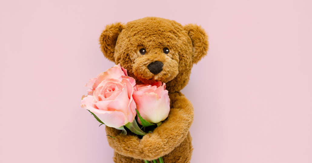 teddy-bear-holding-roses
